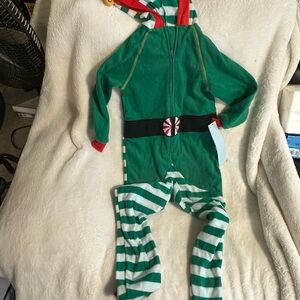 Cat& Jack Unisex Youth Fleece Elf Sleepwear
1 Piece - Size 5